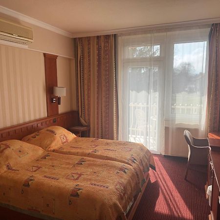 Csipke Hotel Kiskunhalas Exteriér fotografie