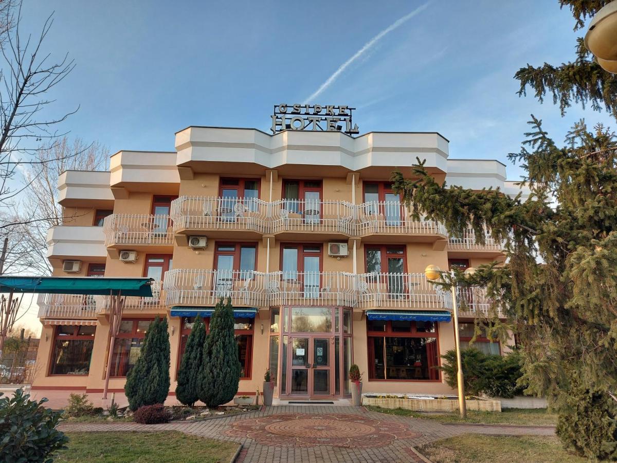 Csipke Hotel Kiskunhalas Exteriér fotografie