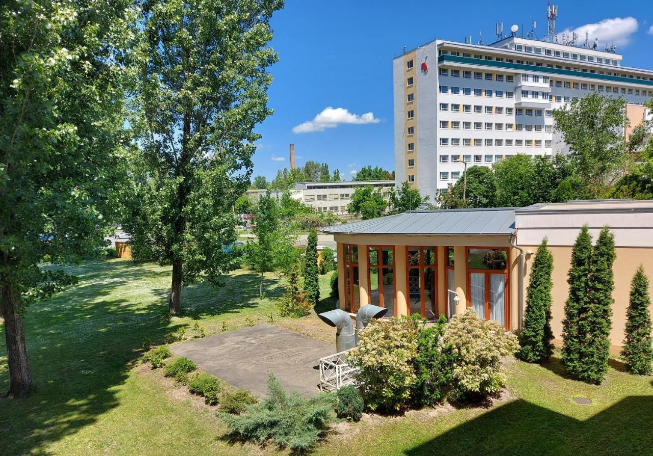 Csipke Hotel Kiskunhalas Exteriér fotografie