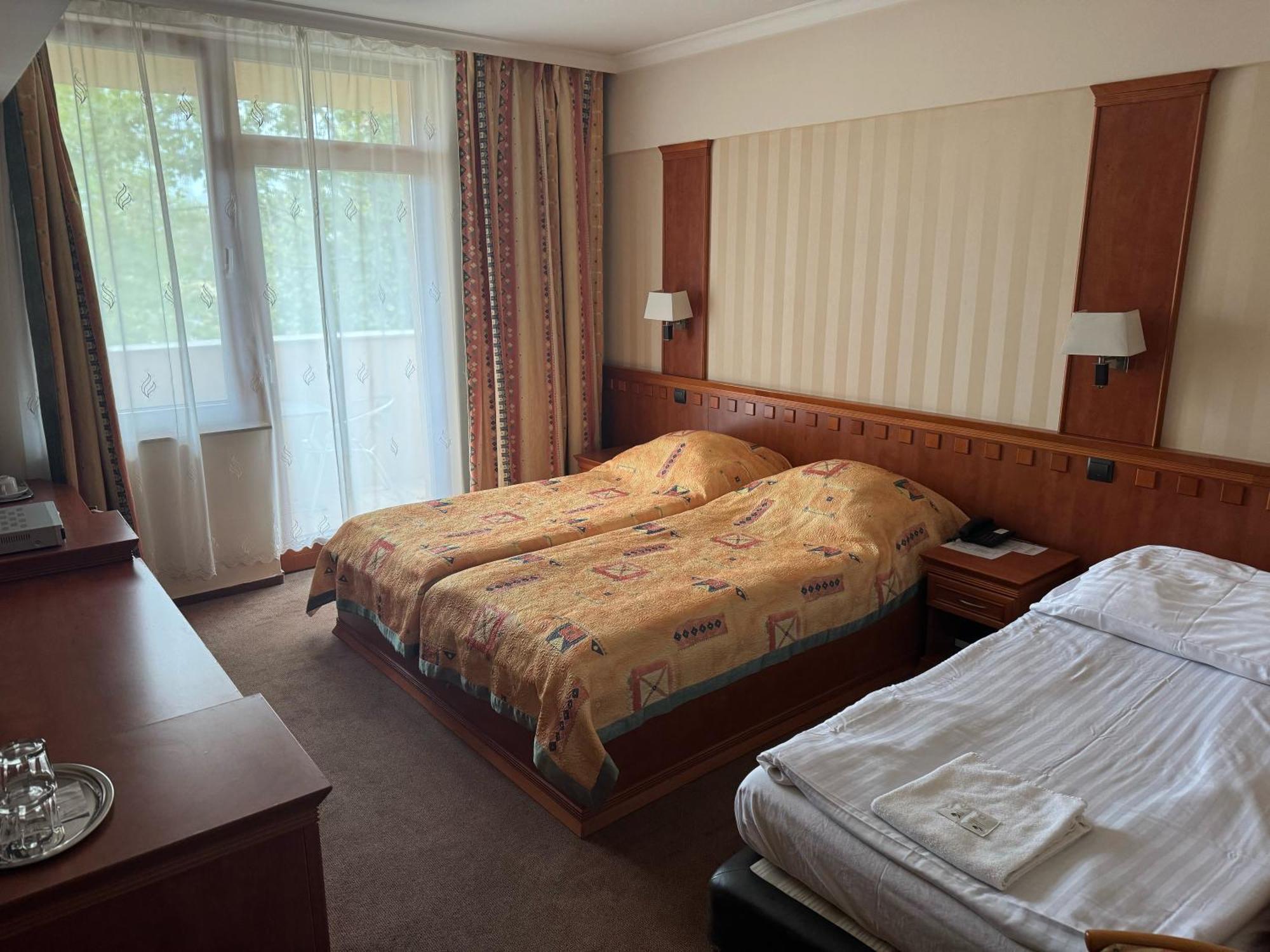 Csipke Hotel Kiskunhalas Exteriér fotografie