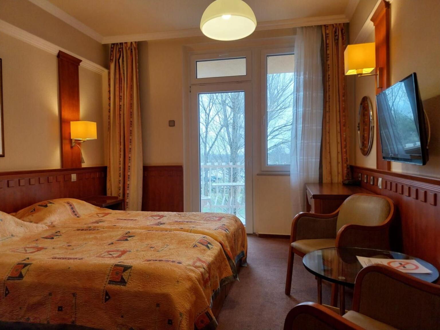 Csipke Hotel Kiskunhalas Exteriér fotografie